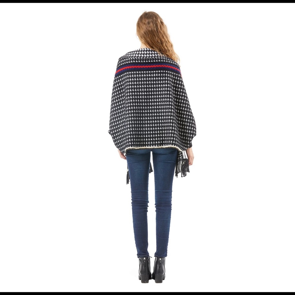 Houndstooth poncho shawl with sleeves and pockets - Picture 8 of 8